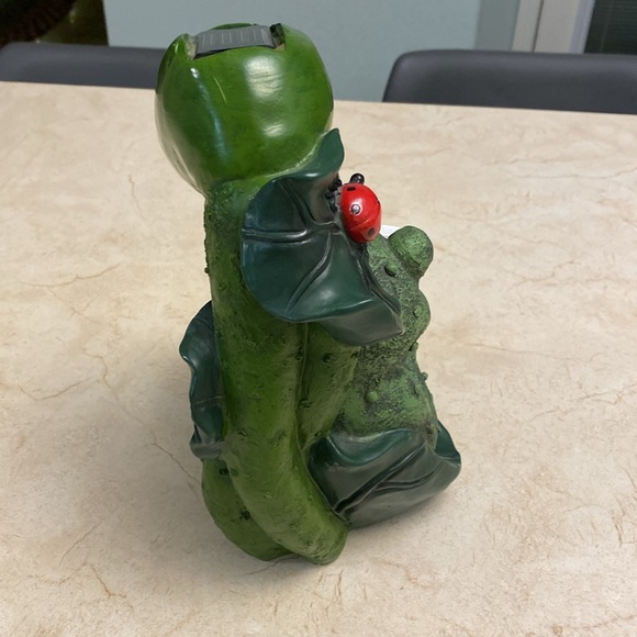 Solar Powered Frog Reader Garden Decor - Picture 6 of 13